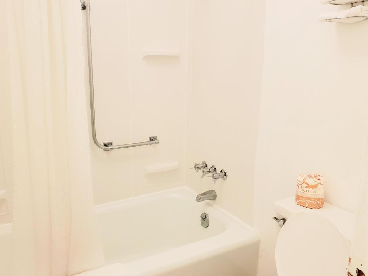  | The Budget Inn Express
