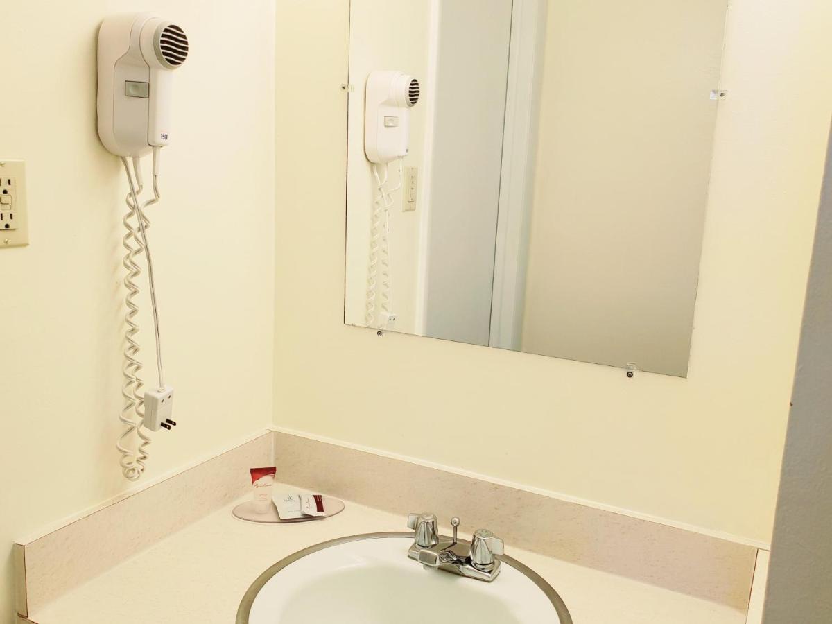  | The Budget Inn Express