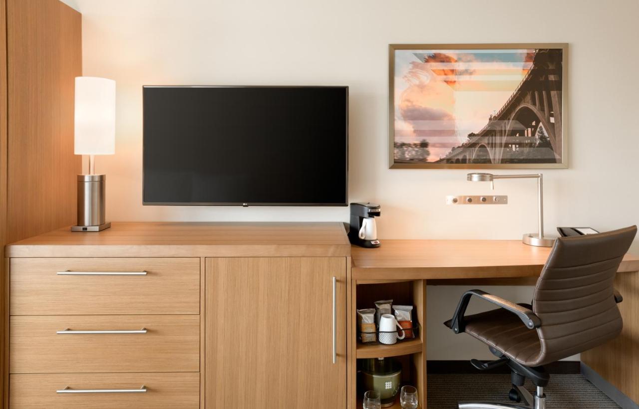 King Room with City View at Hyatt Place Pasadena
