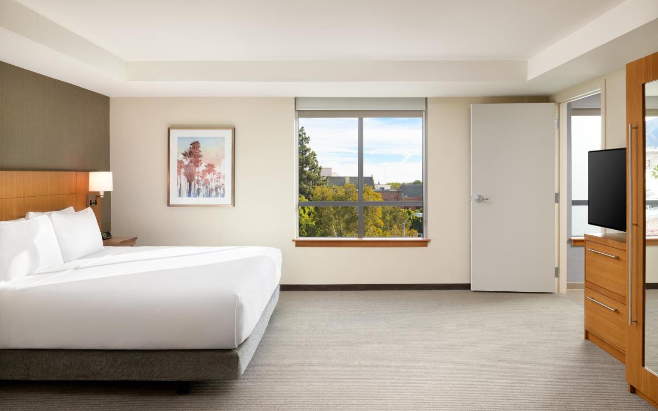 King Suite at Hyatt Place Pasadena