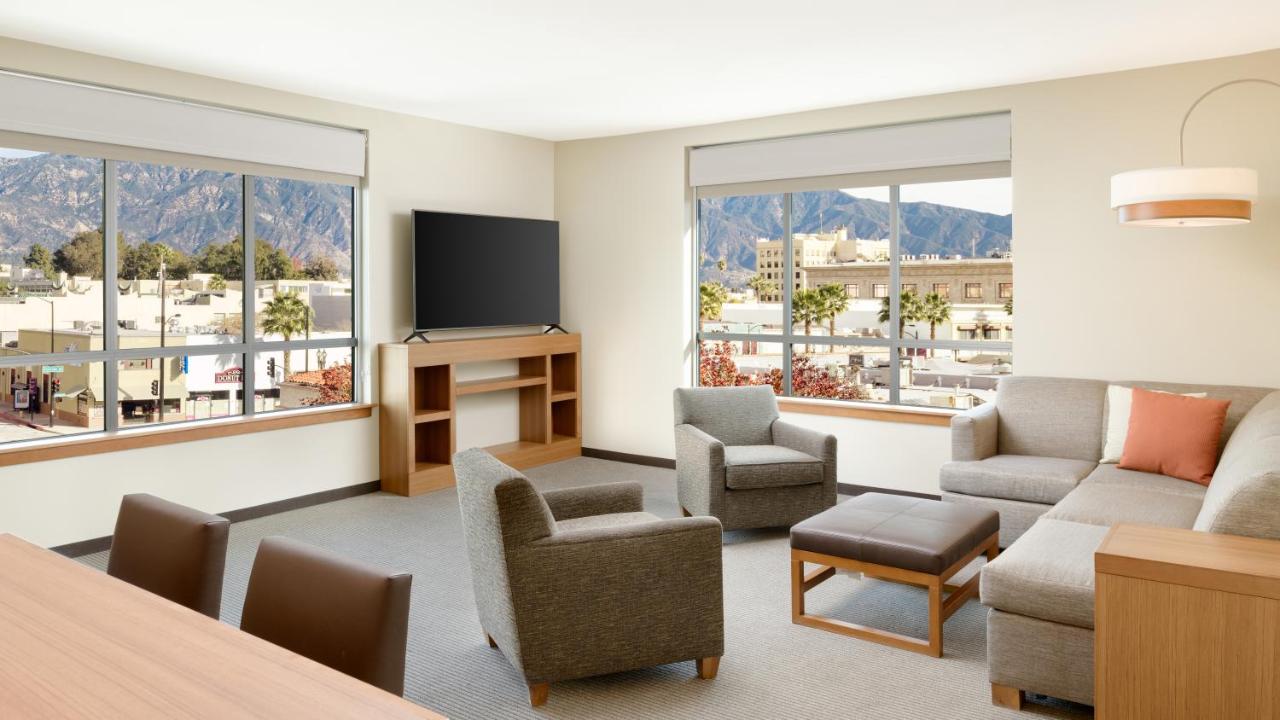 King Suite at Hyatt Place Pasadena