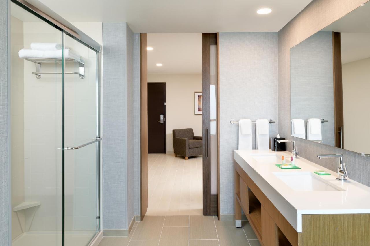 King Suite at Hyatt Place Pasadena