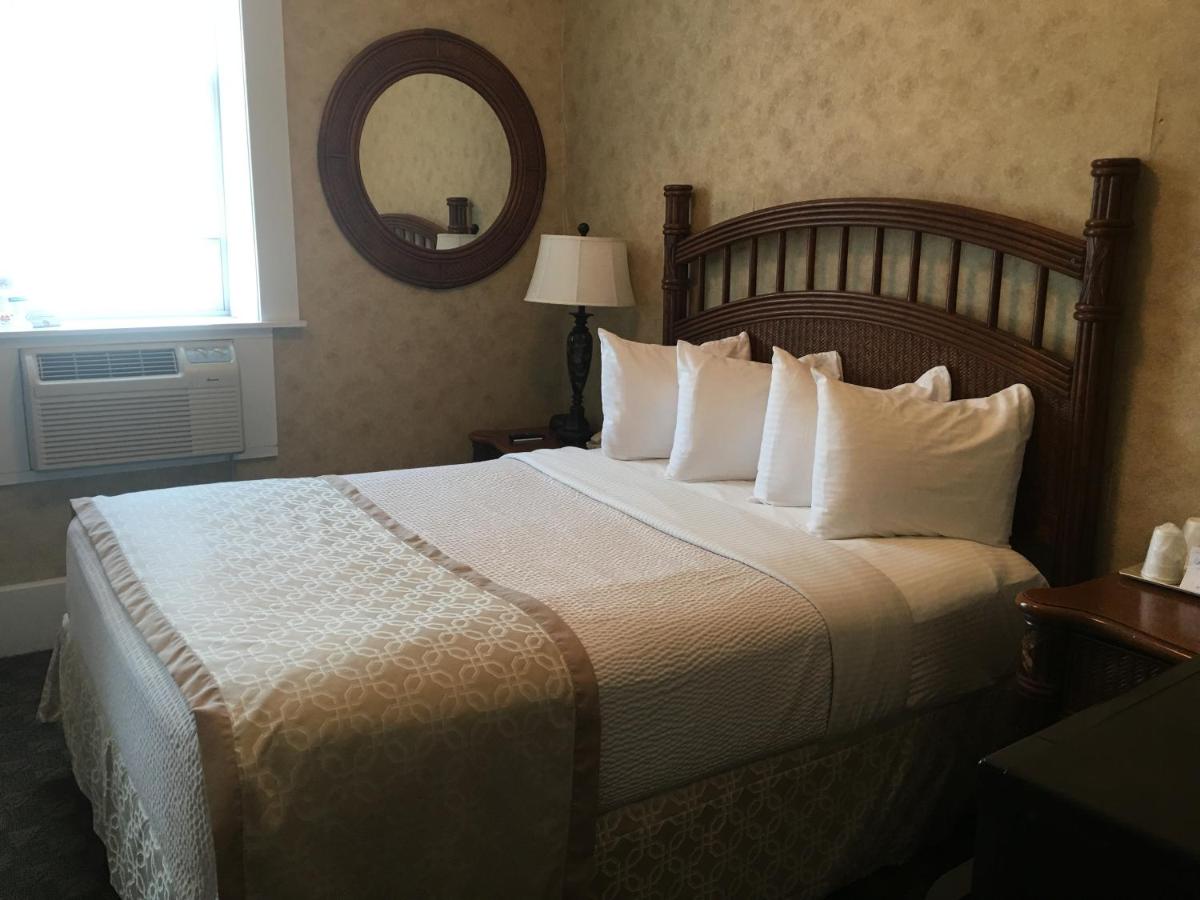 | The Island House Hotel