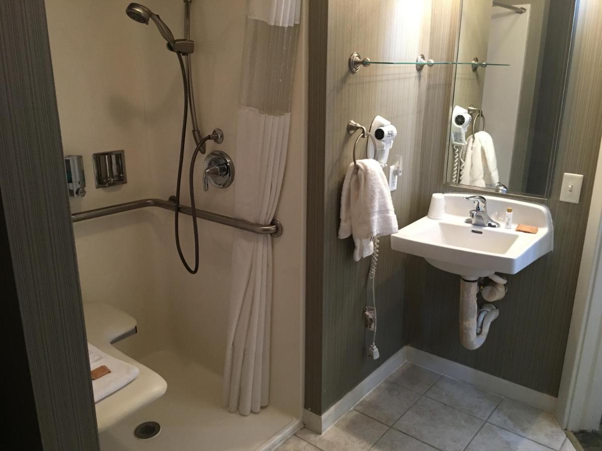 | The Island House Hotel