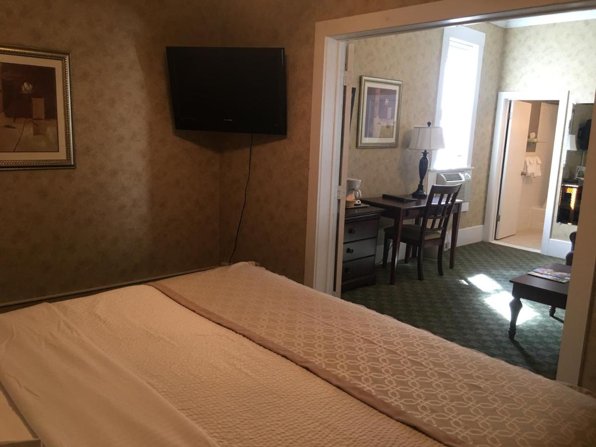 | The Island House Hotel
