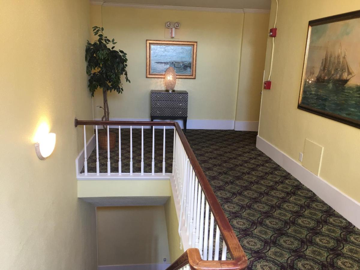 | The Island House Hotel