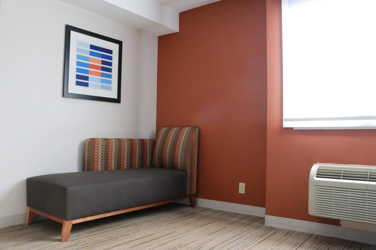 King Suite - Non-Smoking at Holiday Inn Express Hotel & Suites SeaTac by IHG