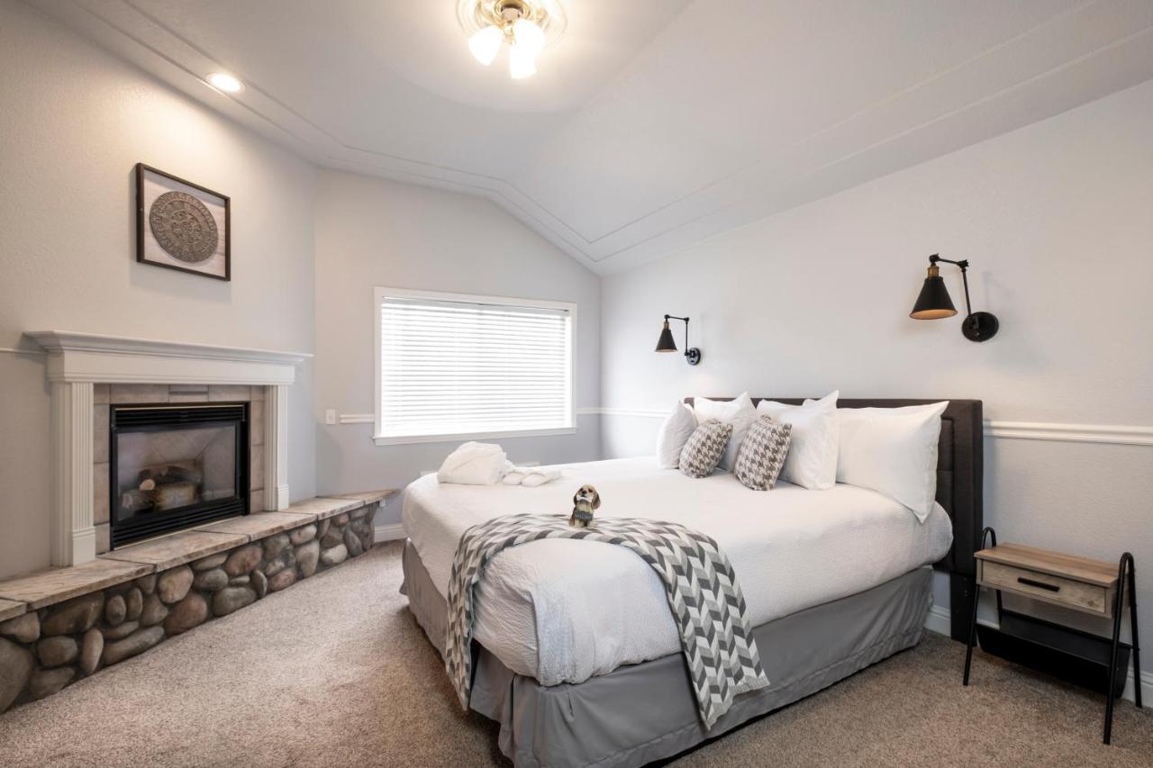 | Hounds Tooth Inn