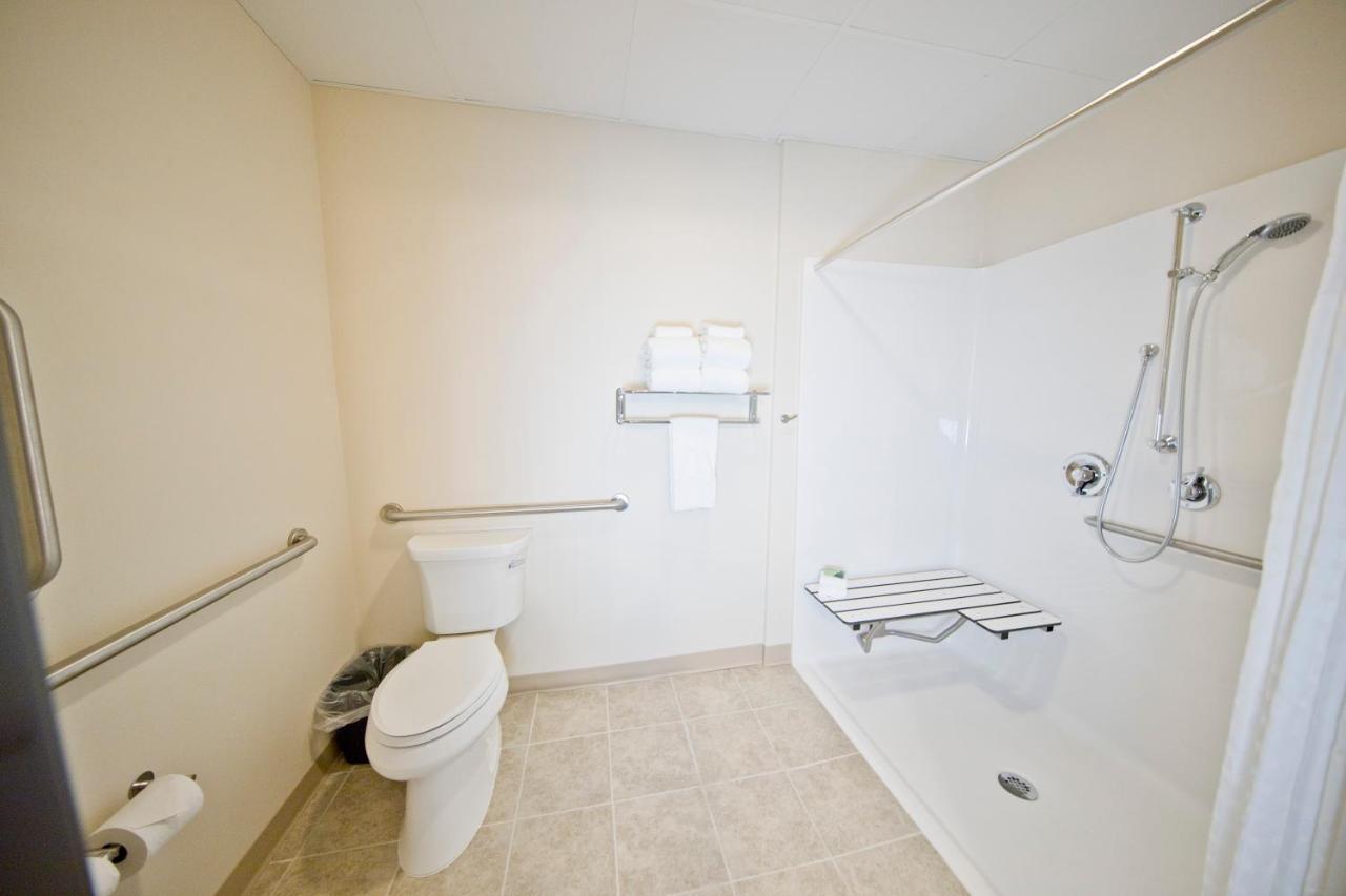 King Room with Roll-In Shower - Disability Access at Cobblestone Inn & Suites - Clarinda