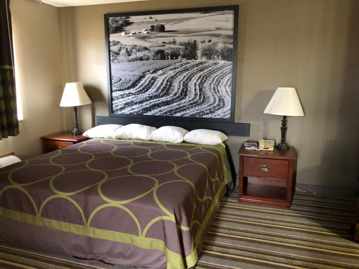 Deluxe King Studio Suite - Non-Smoking at Circle S Motel