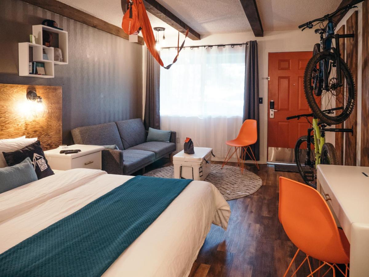 Queen Room at LOGE Bend