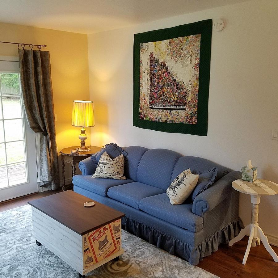 | Arbor Rouge Cottage