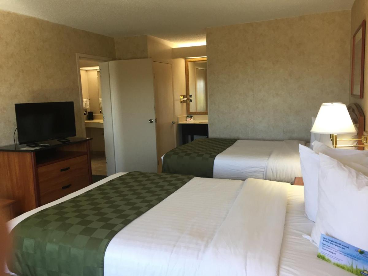 One-Bedroom Suite with Two Double Beds - Mobilty Access/Non-Smoking at Days Inn & Suites by Wyndham Albuquerque North