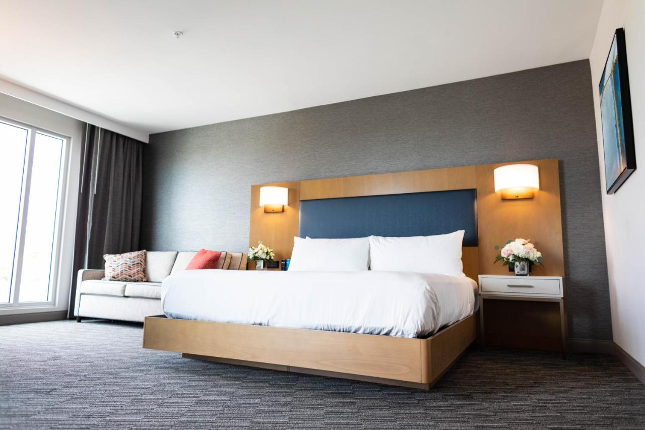 Deluxe King Room at Legacy Hotel at IMG Academy
