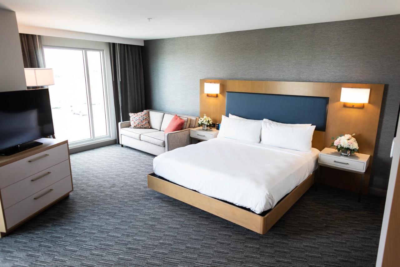 Deluxe King Room at Legacy Hotel at IMG Academy