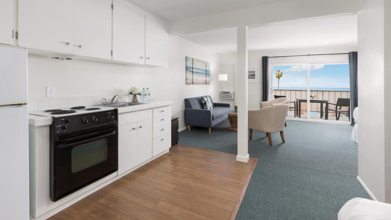 Partial Ocean Junior Queen Suite at Pacific Edge Hotel