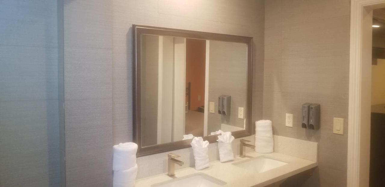 Deluxe Double or Twin Room at Le Blanc Inn & Suites