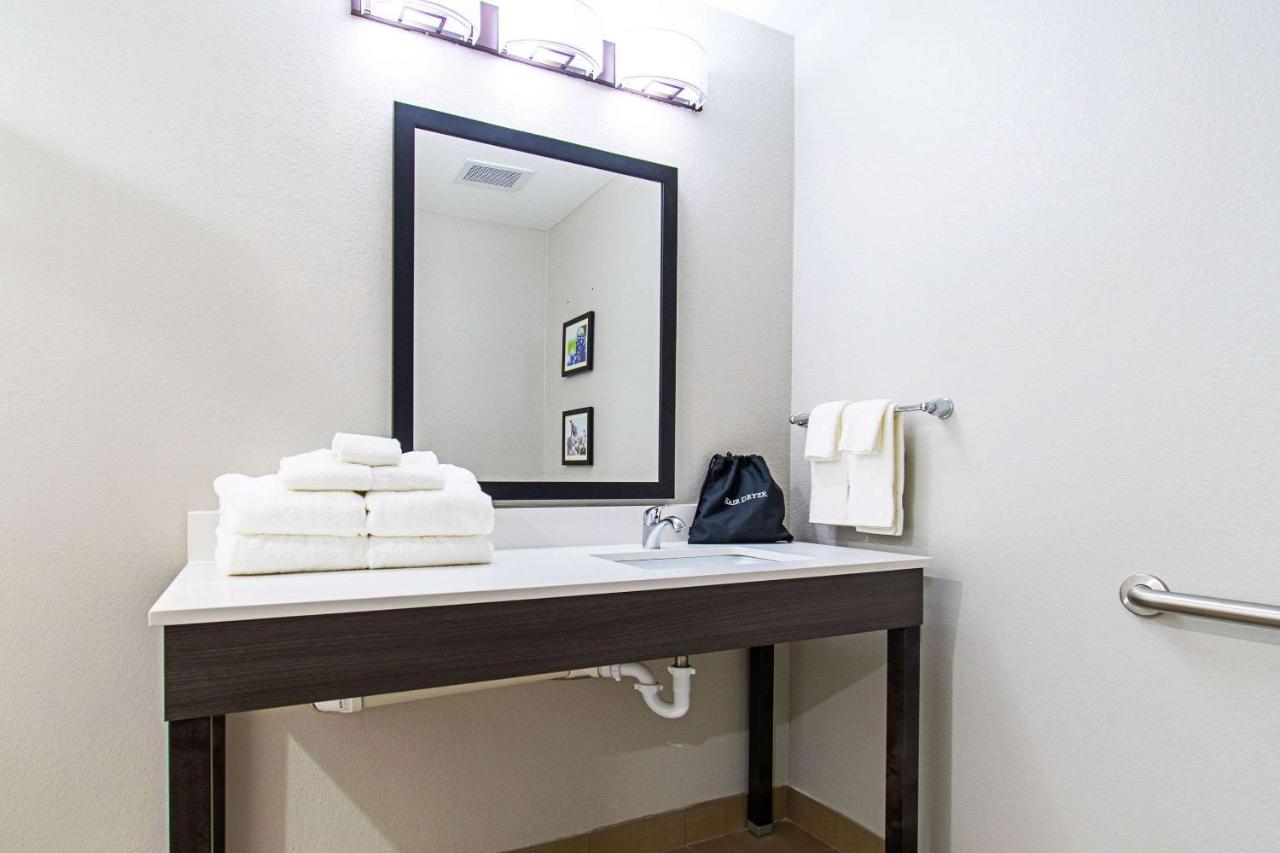 King Suite - Non-Smoking/Accessible at Comfort Suites Humble Houston IAH