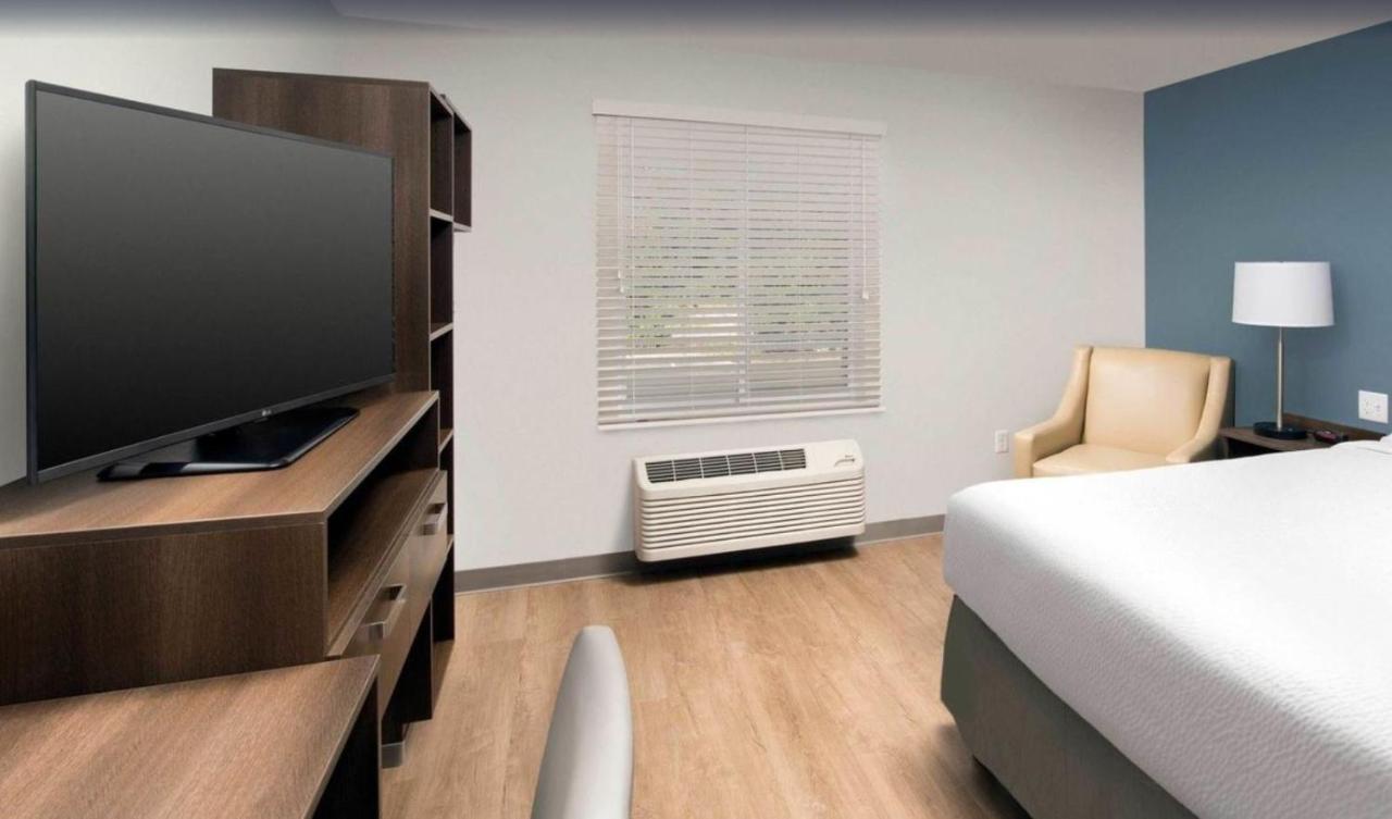 Queen Studio at WoodSpring Suites Lake Jackson