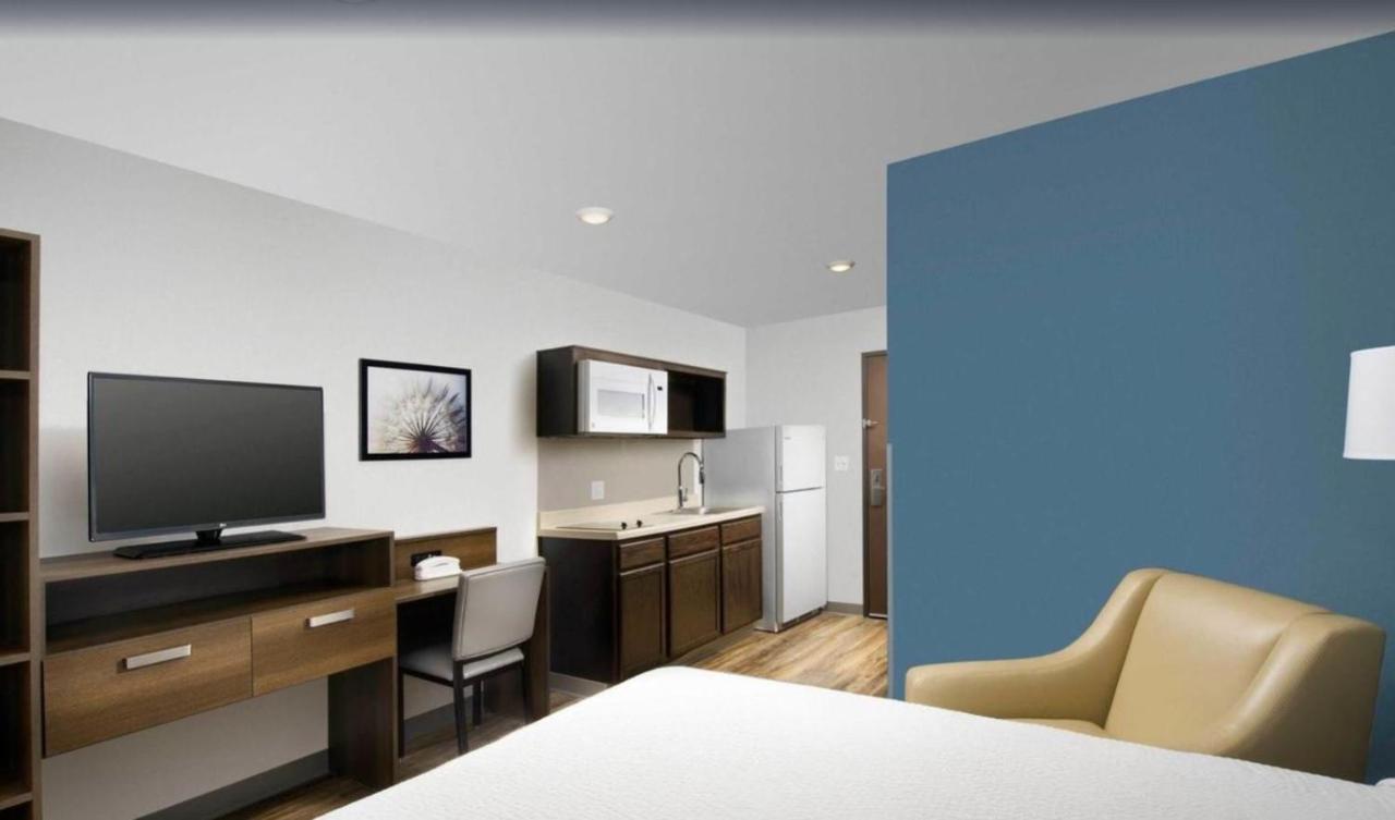 Queen Studio at WoodSpring Suites Lake Jackson
