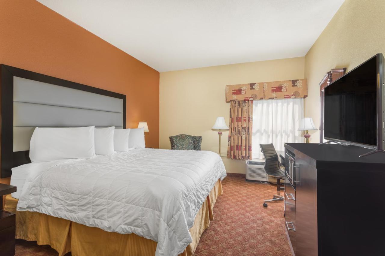 King Room - Disability Access/Non-Smoking at Baymont by Wyndham Fayetteville