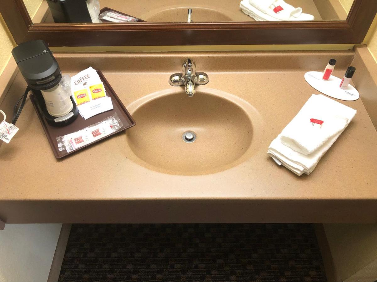 Queen Room - Non-Smoking at Days Inn & Suites by Wyndham Stevens Point