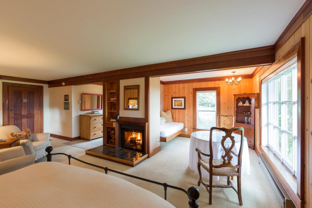 King Room with Ocean View at SCP Mendocino Inn and Farm