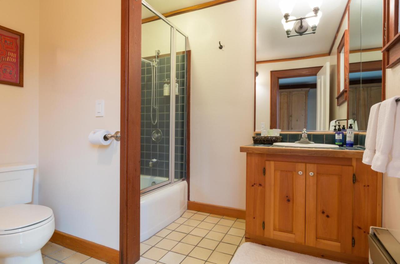 King Room with Ocean View at SCP Mendocino Inn and Farm