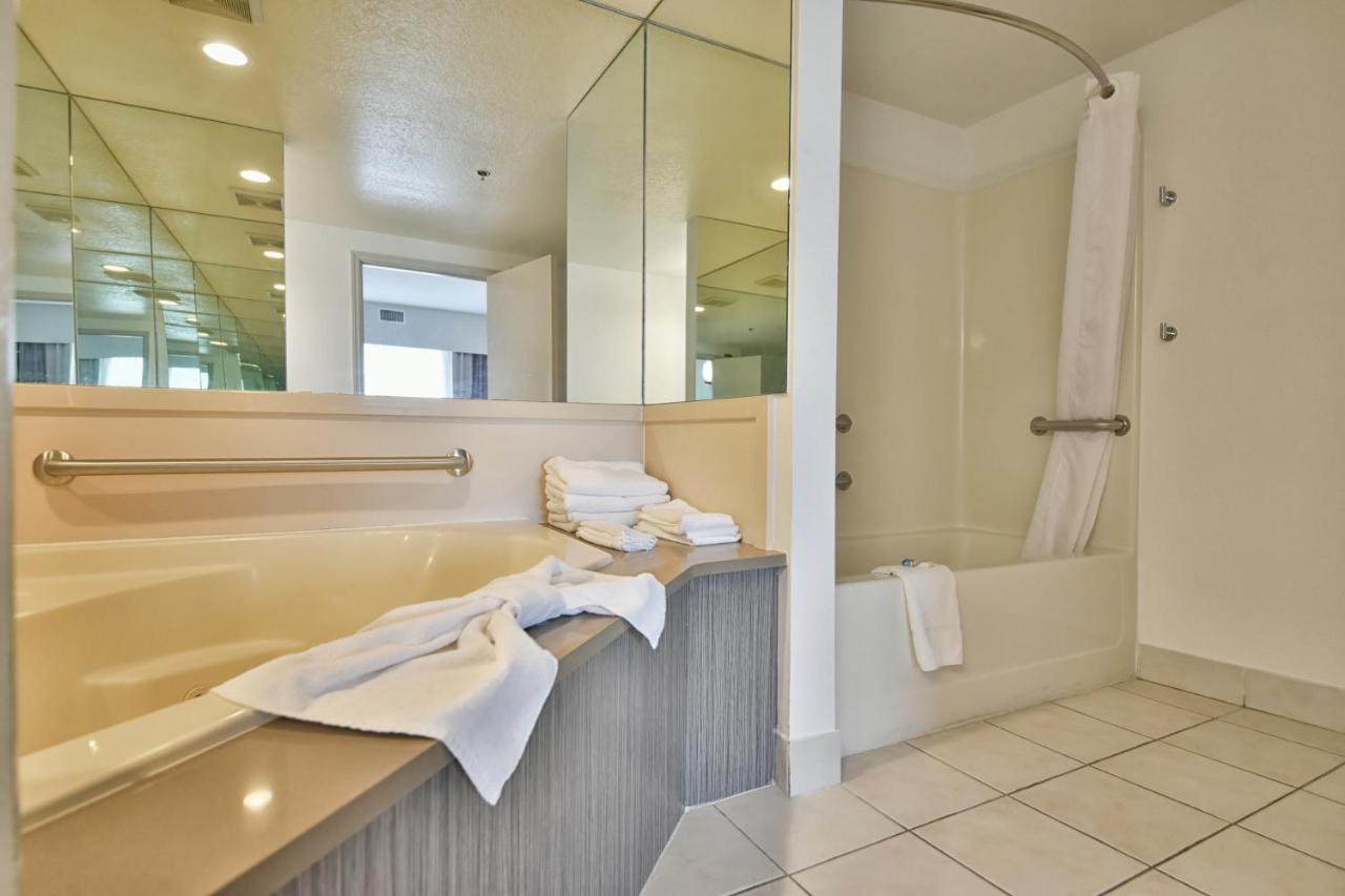 One-Bedroom Premium King Suite - Non-Smoking at Country Inn & Suites by Radisson, Ocala Southwest