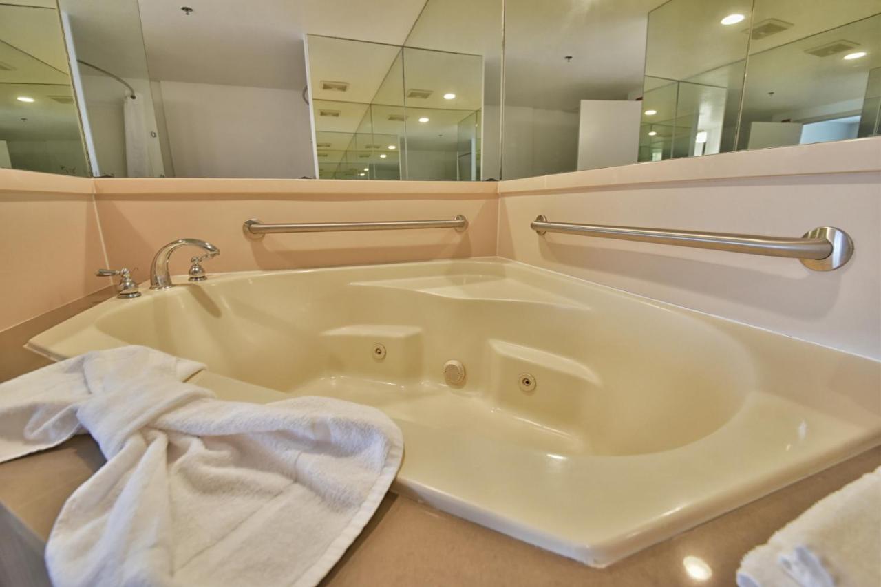 One-Bedroom Premium King Suite - Non-Smoking at Country Inn & Suites by Radisson, Ocala Southwest