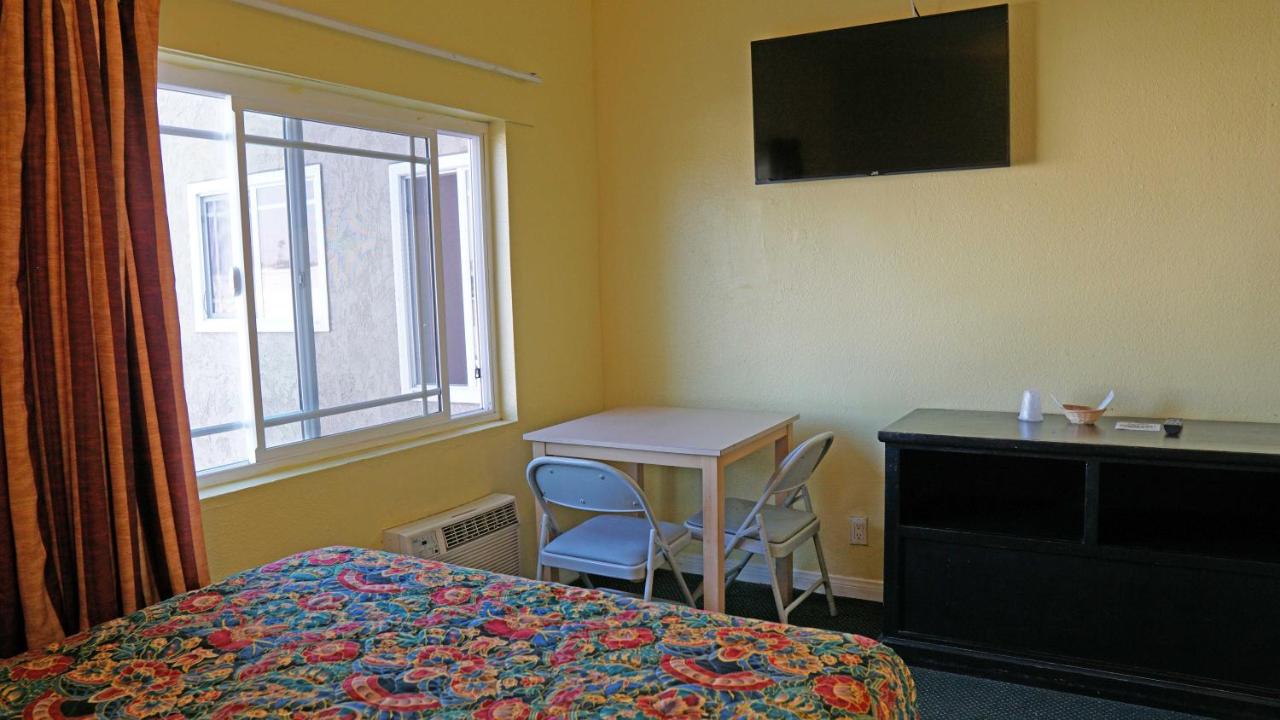  | Antonio Hotel - Downtown Los Angeles, near Hollywood