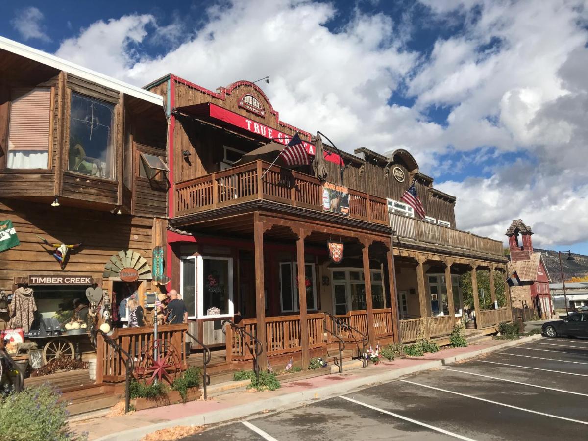| Double G Ranch & Guestlodge