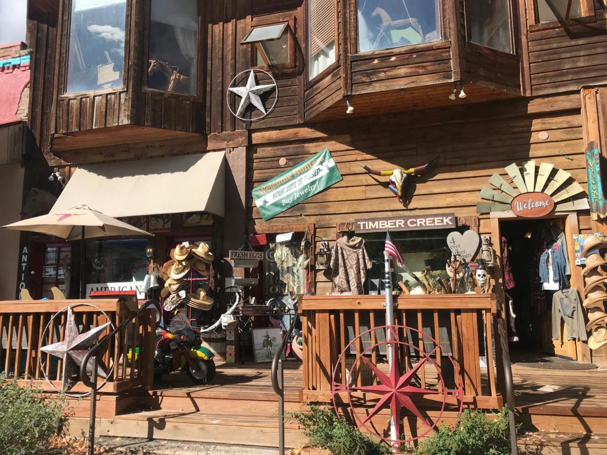 | Double G Ranch & Guestlodge