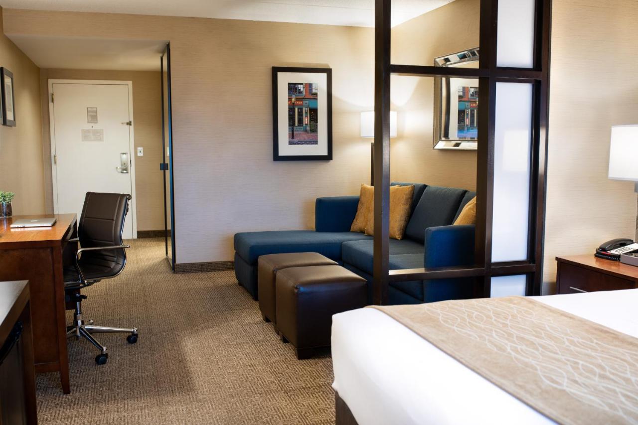 King Suite with Sofa Bed at Comfort Inn & Suites Logan International Airport