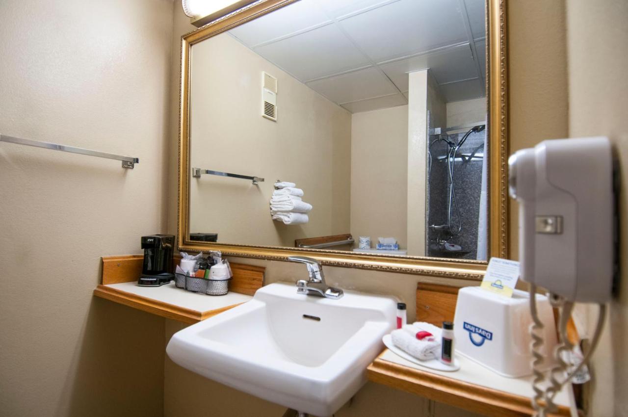 King Room - Disability Access/Non-Smoking at Days Inn by Wyndham Pauls Valley