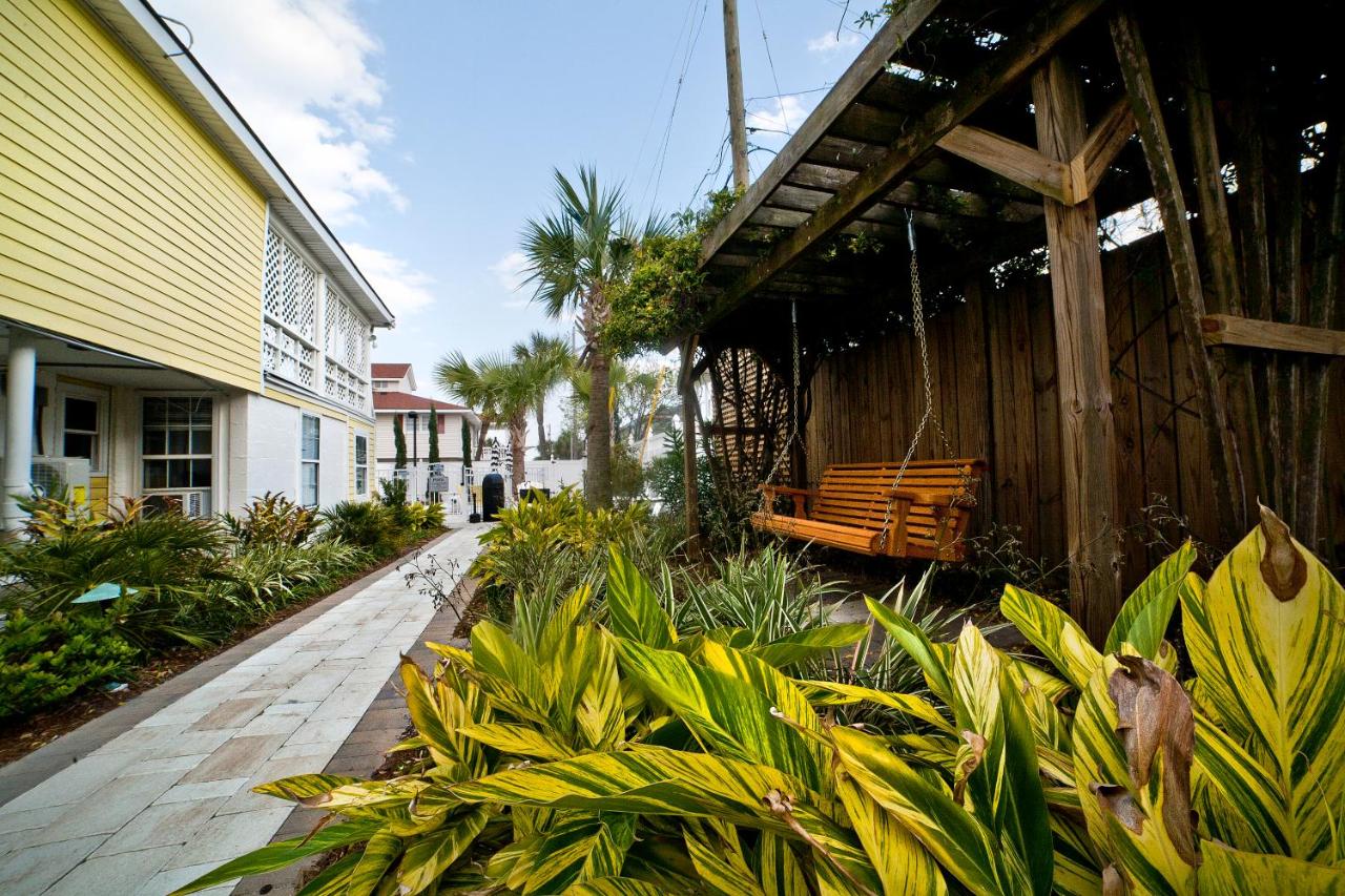 | Georgianne Inn & Suites