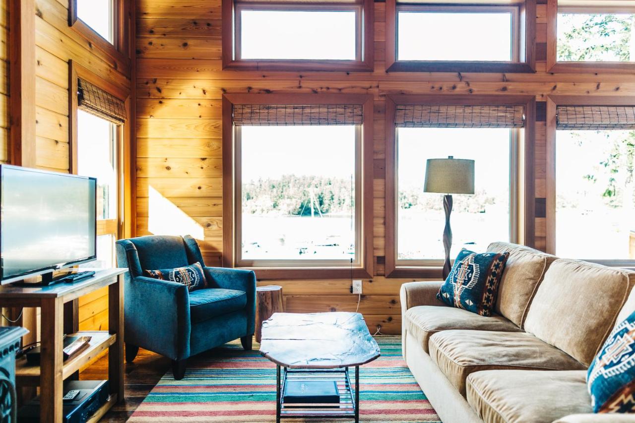 | Snug Harbor Resort and Marina