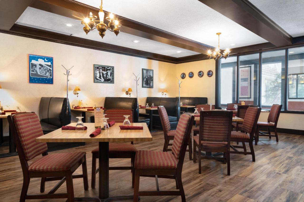 | Ramada by Wyndham Albert Lea