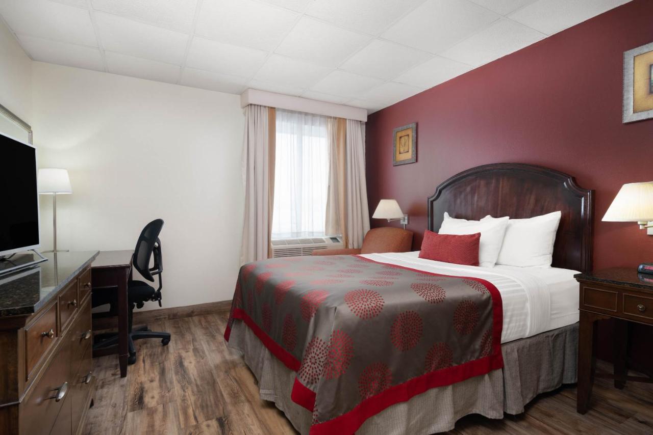 Queen Room - Mobility Access/Non-Smoking at Ramada by Wyndham Albert Lea