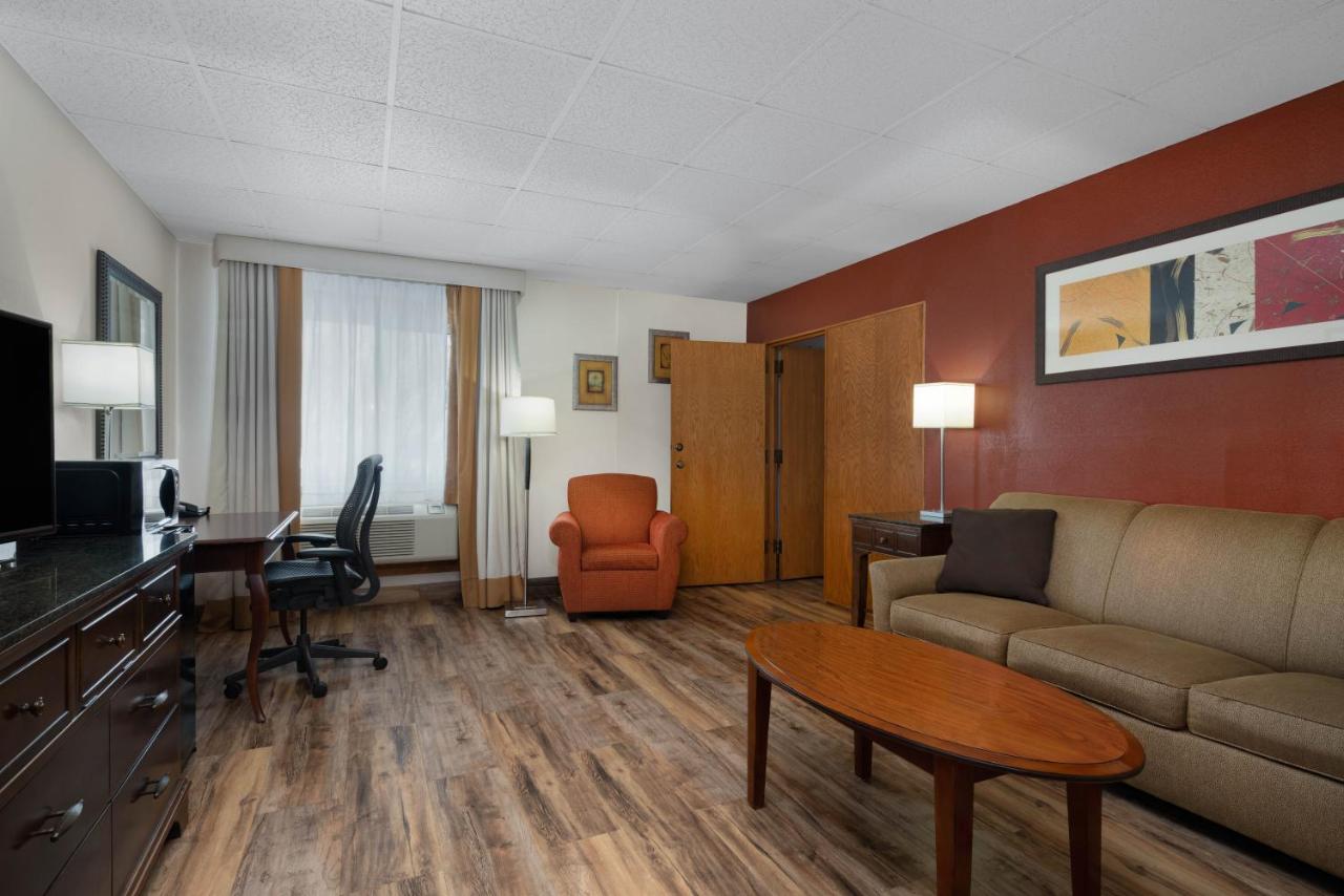 King Suite - Non-Smoking at Ramada by Wyndham Albert Lea