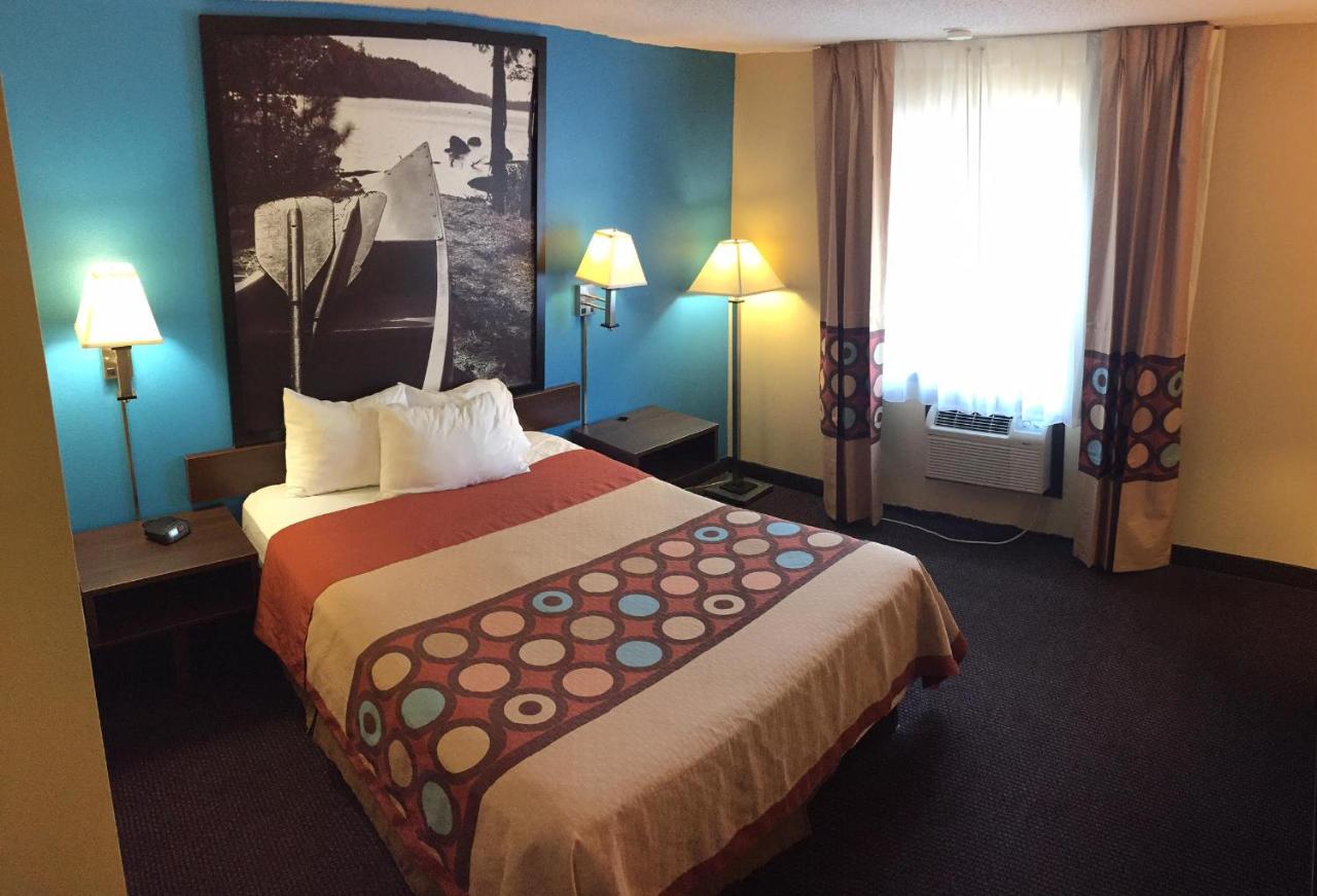 Deluxe Queen Room - Non-Smoking at Super 8 by Wyndham Rochester Mayo Clinic Area
