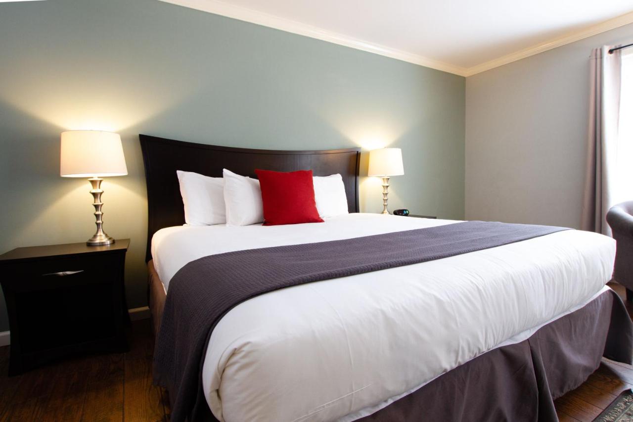 | The Dahlonega Square Hotel & Villas