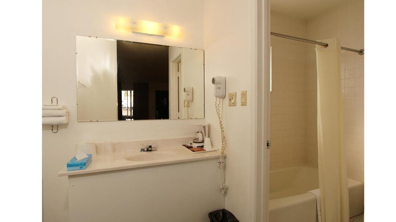 Deluxe King Room at Winners Inn Casino
