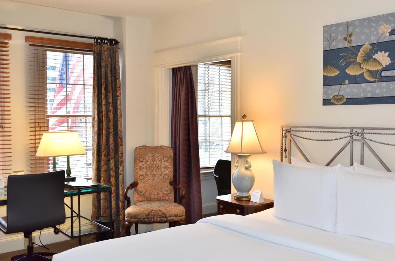 Deluxe Double Room at Hotel Lombardy