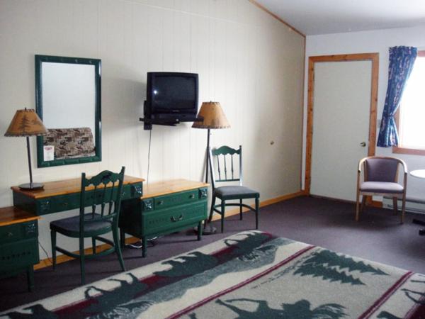  | Hiawatha Lodge Inn
