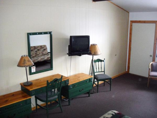  | Hiawatha Lodge Inn