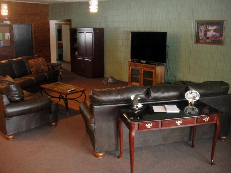  | Hiawatha Lodge Inn
