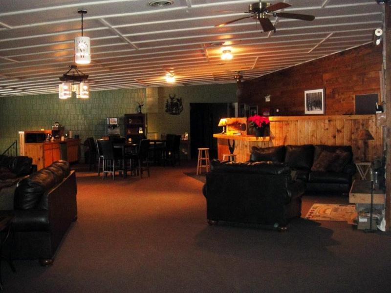  | Hiawatha Lodge Inn