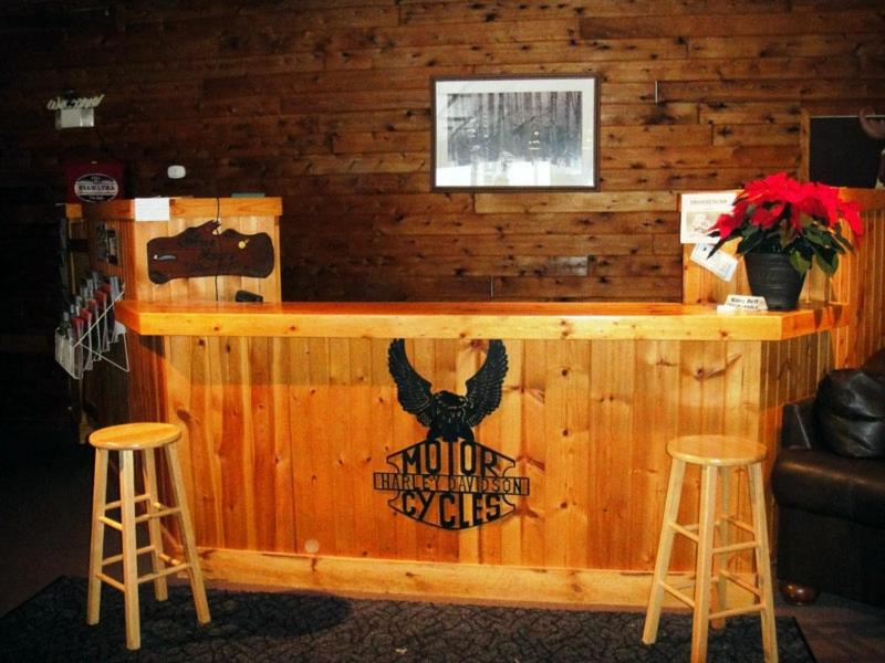  | Hiawatha Lodge Inn