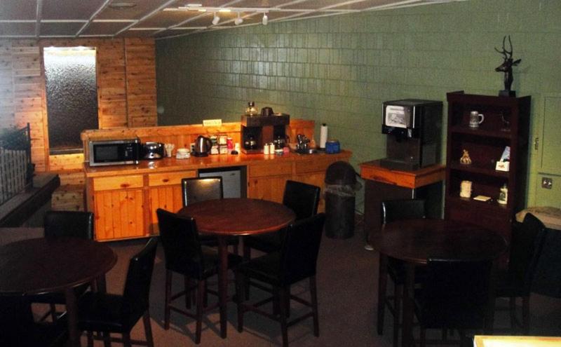  | Hiawatha Lodge Inn